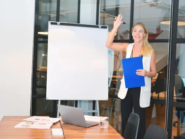 imgi_38_mujer-sonriendo-texto_1048944-18283880